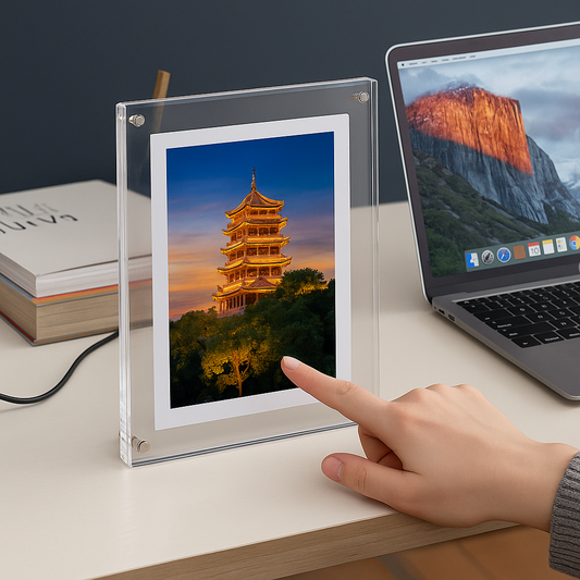 Crystal Frame – The elegant digital photo frame to immortalize your family memories 
