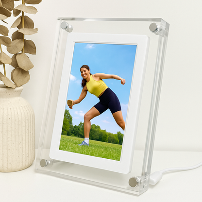 Crystal Frame – The elegant digital photo frame to immortalize your family memories 