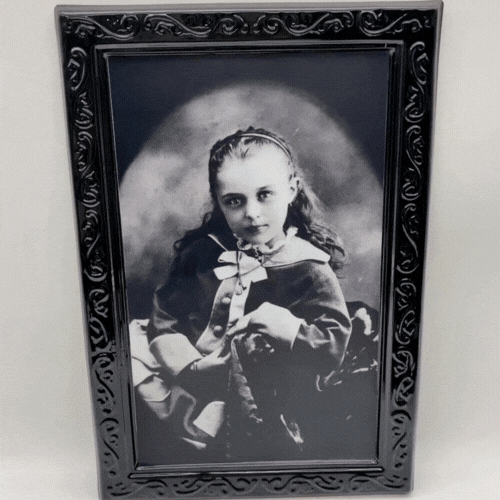 3D Haunted Frame – The Face-Changing Portrait 👻