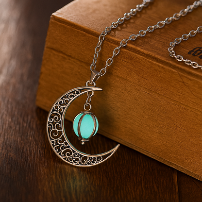 Night Clarity – The Moon Necklace that Reassures and Amazes